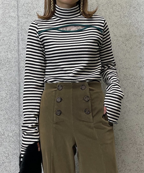 mi via loca(ミヴィアロカ)の「ボーダー前あきハイネックトップス(Tシャツ/カットソー・レディース・ホワイト系/ブラウン系/ベージュ系・FREE)」の2枚目の写真