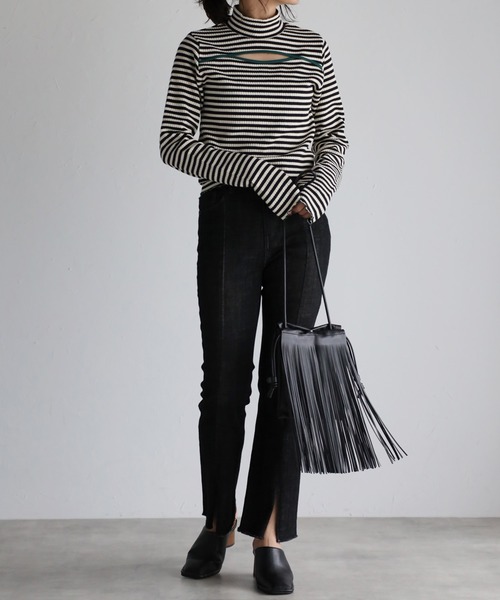 mi via loca(ミヴィアロカ)の「ボーダー前あきハイネックトップス(Tシャツ/カットソー・レディース・ホワイト系/ブラウン系/ベージュ系・FREE)」の7枚目の写真