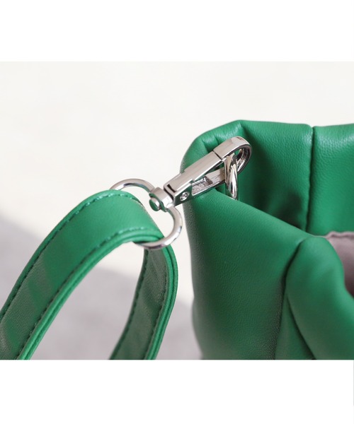 reca（レカ）の「パファー合皮パッチワーク2wayショルダー（ショルダーバッグ・レディース・ベージュ/イエロー/グリーン/ブラック・ONE SIZE）」の10枚目の写真