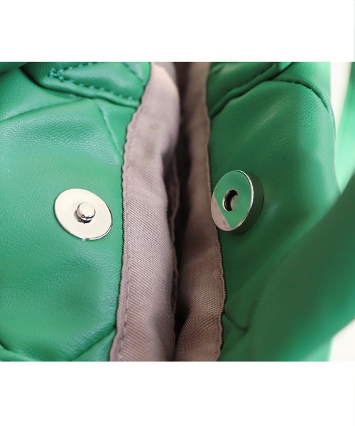 reca（レカ）の「パファー合皮パッチワーク2wayショルダー（ショルダーバッグ・レディース・ベージュ/イエロー/グリーン/ブラック・ONE SIZE）」の11枚目の写真