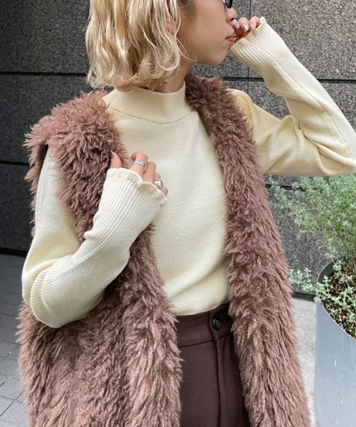 CIAOPANIC(チャオパニック)の「モックネックフレアスリーブニットプルオーバー(ニット/セーター・レディース・オフホワイト/ブラック/グリーン/ブルー・FREE)」の1枚目の写真