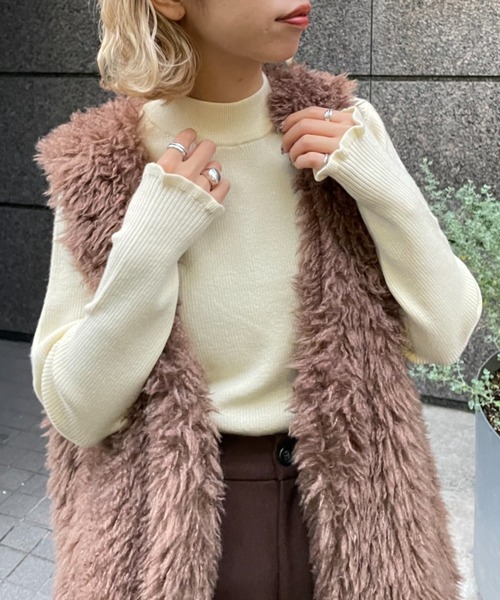 CIAOPANIC(チャオパニック)の「モックネックフレアスリーブニットプルオーバー(ニット/セーター・レディース・オフホワイト/ブラック/グリーン/ブルー・FREE)」の5枚目の写真