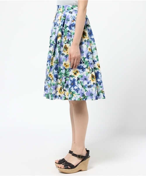 La TOTALITE（ラトータリテ）の「サトウサンコラボ.フラワーフレアースカート。（スカート・レディース・ネイビー/ピンク・38/36）」の4枚目の写真