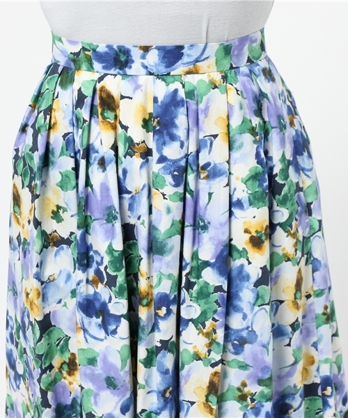 La TOTALITE（ラトータリテ）の「サトウサンコラボ.フラワーフレアースカート。（スカート・レディース・ネイビー/ピンク・38/36）」の6枚目の写真