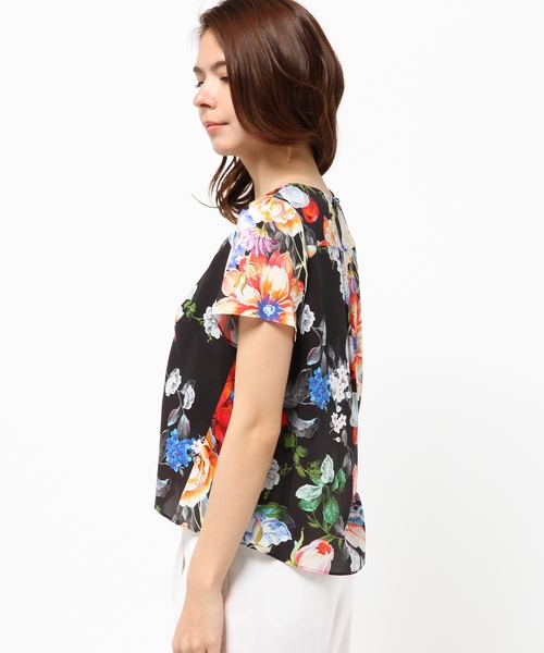 GRACE CONTINENTAL(グレースコンチネンタル)の「ボタニカルプリントトップ(その他トップス・レディース・ホワイト/ブラック・36/38)」の6枚目の写真