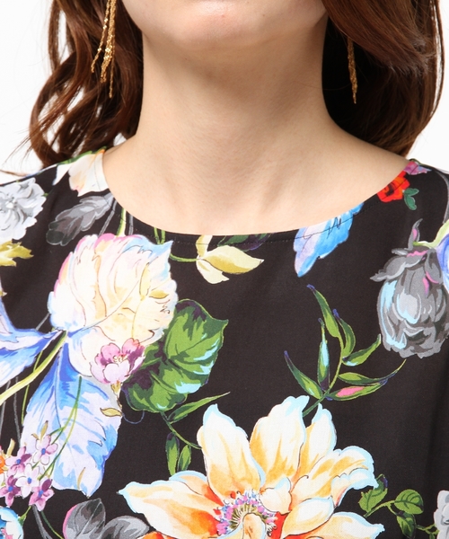 GRACE CONTINENTAL(グレースコンチネンタル)の「ボタニカルプリントトップ(その他トップス・レディース・ホワイト/ブラック・36/38)」の9枚目の写真