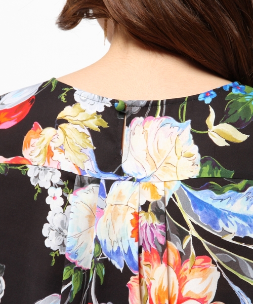 GRACE CONTINENTAL(グレースコンチネンタル)の「ボタニカルプリントトップ(その他トップス・レディース・ホワイト/ブラック・36/38)」の8枚目の写真