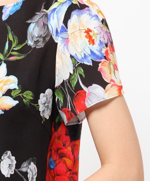 GRACE CONTINENTAL(グレースコンチネンタル)の「ボタニカルプリントトップ(その他トップス・レディース・ホワイト/ブラック・36/38)」の5枚目の写真