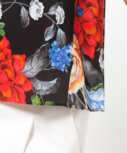 GRACE CONTINENTAL(グレースコンチネンタル)の「ボタニカルプリントトップ(その他トップス・レディース・ホワイト/ブラック・36/38)」の4枚目の写真