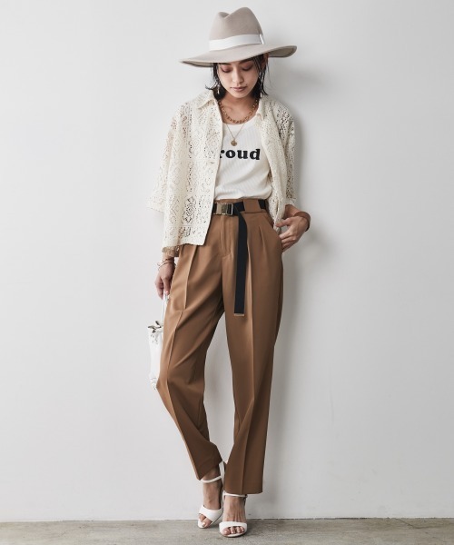 CHIC STYLE（シックスタイル）の「＜大きいサイズ＞ベルト付テーパードパンツ シックスタイル（その他パンツ・レディース・ブラック/モカ・L/LL/4L/5L/3L）」の17枚目の写真