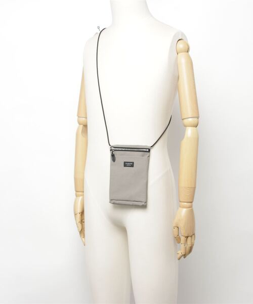 STANDARD SUPPLY(スタンダードサプライ)の「STANDARD SUPPLY/スタンダードサプライ スリングパース M SLING PURSE M(ショルダーバッグ・レディース・ブラック/チャコールグレー/グレー/グレイッシュベージュ/ネイビー/モカ/サンドベージュ/ブラウン/アイボリー/ケリーグリーン/グレイッシュブルー/ライトパープル/ダークブラウン/ミント/ボルドー・FREE)」の19枚目の写真