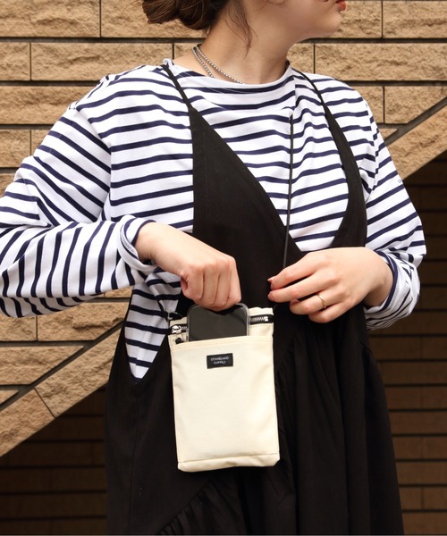 STANDARD SUPPLY(スタンダードサプライ)の「STANDARD SUPPLY/スタンダードサプライ スリングパース M SLING PURSE M(ショルダーバッグ・レディース・ブラック/チャコールグレー/グレー/グレイッシュベージュ/ネイビー/モカ/サンドベージュ/ブラウン/アイボリー/ケリーグリーン/グレイッシュブルー/ライトパープル/ダークブラウン/ミント/ボルドー・FREE)」の2枚目の写真