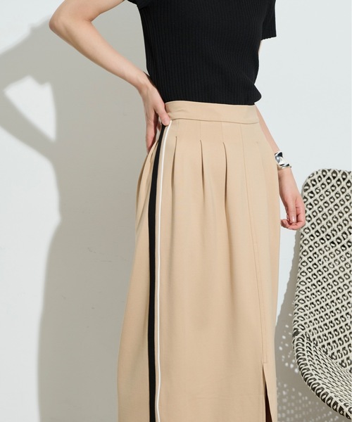 超美品♡紙タグありナゴンスタンスドレープスカート¥31900 THE YOn（ザヨン）の「サイドラインタックコクーンジャージースカート