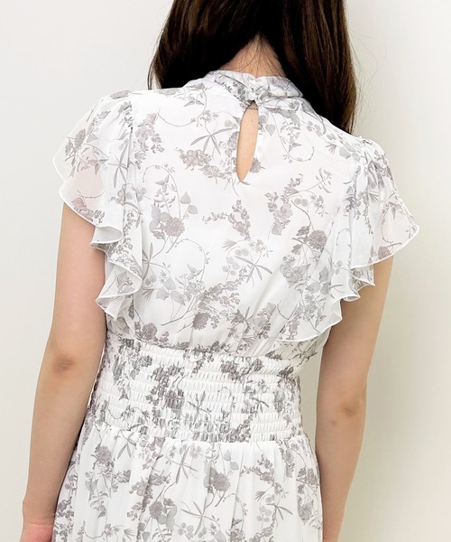 INGNI（イング）の「花柄フリルノースリ／ワンピース（ワンピース・レディース・ホワイト×ネイビー/グレー/ブラウン・M）」の13枚目の写真