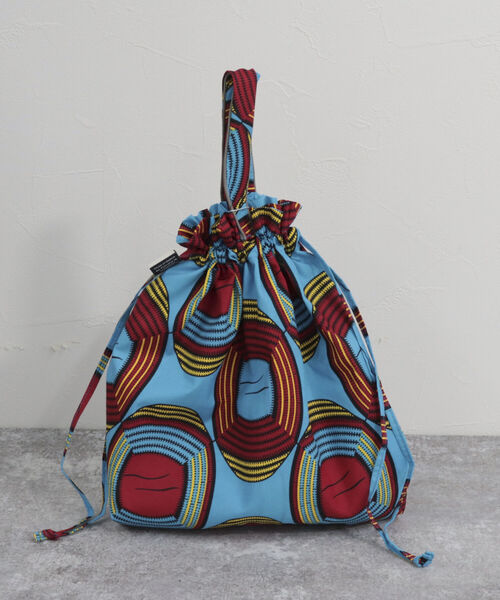 fredy emue（フレディエミュ）の「アフリカンバティック巾着バッグ（トートバッグ・レディース・イエロー系その他/ブルー系その他・FREE）」の5枚目の写真