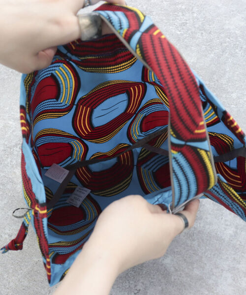 fredy emue（フレディエミュ）の「アフリカンバティック巾着バッグ（トートバッグ・レディース・イエロー系その他/ブルー系その他・FREE）」の9枚目の写真