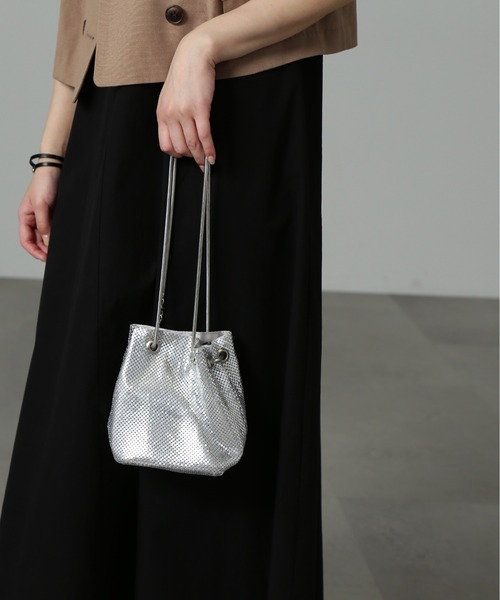 FREE'S MART（フリーズマート）の「メタル巾着バッグ（ハンドバッグ・レディース・ブラック/シルバー・ﾌﾘ-）」の21枚目の写真