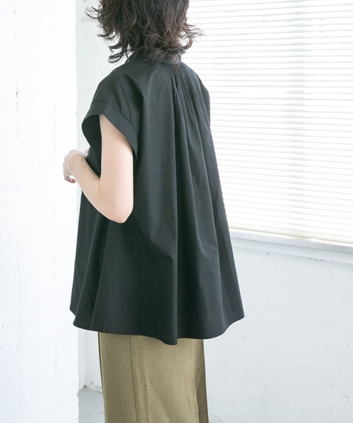 KBF（ケイビーエフ）の「タックフレアスリーブレスブラウス（シャツ/ブラウス・レディース・ブラック/オフホワイト/ブルー系その他・ONE）」の6枚目の写真