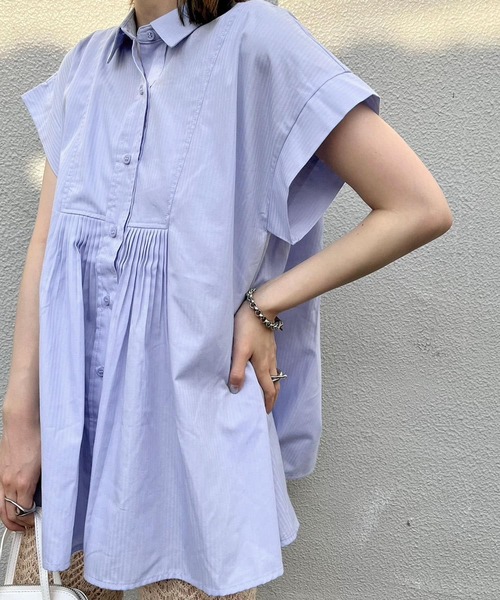 KBF（ケイビーエフ）の「タックフレアスリーブレスブラウス（シャツ/ブラウス・レディース・ブラック/オフホワイト/ブルー系その他・ONE）」の7枚目の写真