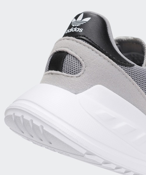 adidas（アディダス）の「LA トレーナー ライト / LA Trainer Lite