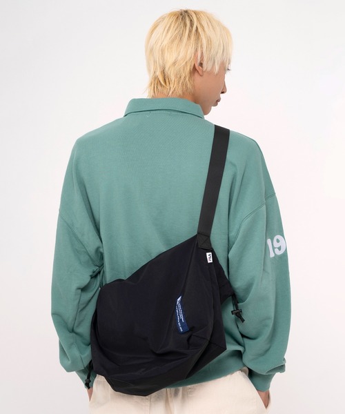 FILA（フィラ）の「FILA フィラ WEB限定 別注 ワンポイント デザイン ロゴ アップリケ 刺繍 オーバーサイズ 長袖 ハーフジップ スウェット トレーナー 裏毛（スウェット・メンズ・ピーコックグリーン系/ブラック/アッシュグレー・L/M/LL）」の6枚目の写真