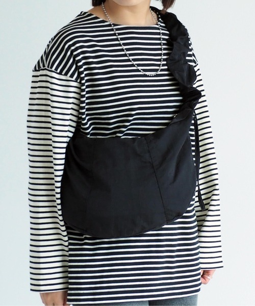 cepo（セポ）の「シャーリングショルダーバッグ（ショルダーバッグ・レディース・オフホワイト/ブラック・FREE）」の2枚目の写真