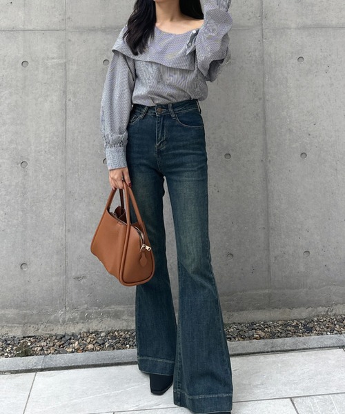 Olu.（オルドット）の「ウォッシュカラーストレッチフレアデニム（デニムパンツ・レディース・ライトブルー/ダークブルー/ブルー・0/1）」の7枚目の写真