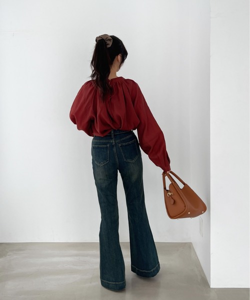 Olu.（オルドット）の「ウォッシュカラーストレッチフレアデニム（デニムパンツ・レディース・ライトブルー/ダークブルー/ブルー・0/1）」の12枚目の写真