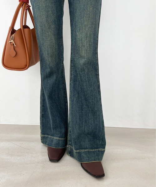 Olu.（オルドット）の「ウォッシュカラーストレッチフレアデニム（デニムパンツ・レディース・ライトブルー/ダークブルー/ブルー・0/1）」の13枚目の写真