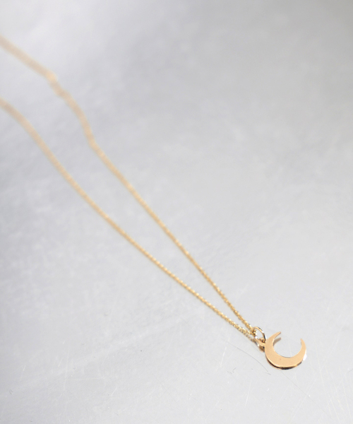 AP STUDIO(エーピーストゥディオ)の「【NEW TOP JEWERLY / ニュートップジュエリー】moon*skinny chain Necklace(ネックレス・レディース・ゴールド・FREE)」の1枚目の写真