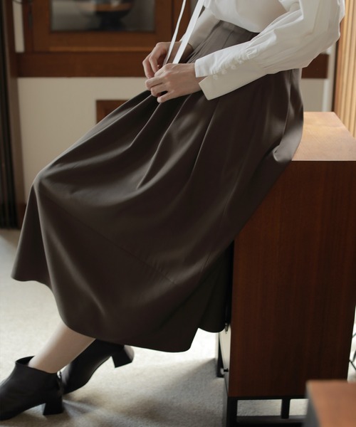 PARKS TOKYO SELECT（パークストウキョウセレクト）の「SOUAIRE（mhs）タックデザインスカート（スカート・レディース・ダークグレー・S）」の3枚目の写真