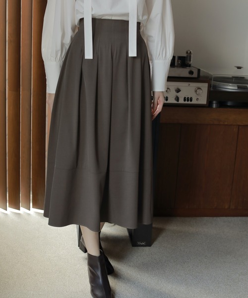 PARKS TOKYO SELECT（パークストウキョウセレクト）の「SOUAIRE（mhs）タックデザインスカート（スカート・レディース・ダークグレー・S）」の5枚目の写真