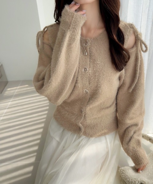 mily bilet（ミウィビレット）の「【mily bilet】フェミニン度高まるふんわりシャギーニット！スリットショルダーリボンカーディガン（カーディガン/ボレロ・レディース・ベージュ/アイボリー/ブラック・X-LARGE/SMALL/MEDIUM/LARGE）」の3枚目の写真