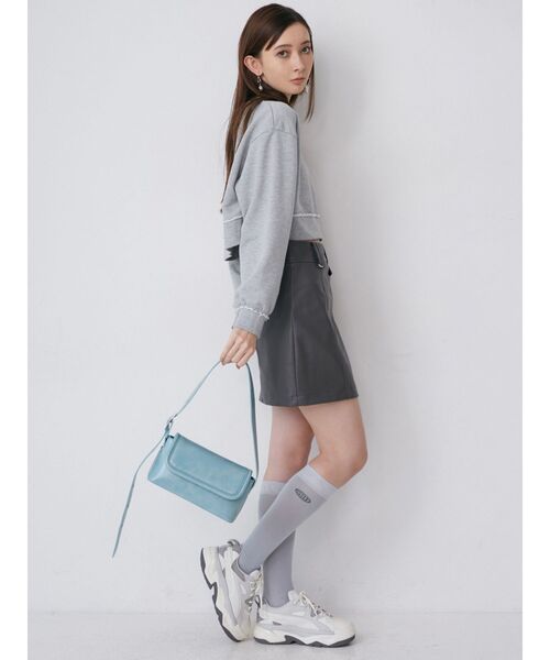 MURUA（ムルーア）の「フェイクレザーフラップミニスカート（スカート・レディース・アイボリー/ブラック/グレー・1/2）」の13枚目の写真