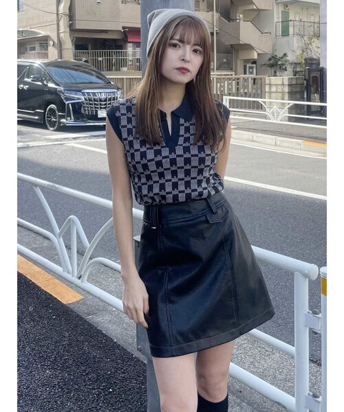 MURUA（ムルーア）の「フェイクレザーフラップミニスカート（スカート・レディース・アイボリー/ブラック/グレー・1/2）」の16枚目の写真