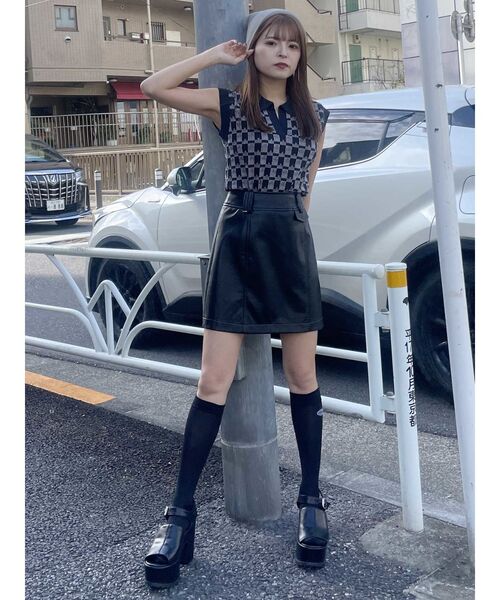 MURUA（ムルーア）の「フェイクレザーフラップミニスカート（スカート・レディース・アイボリー/ブラック/グレー・1/2）」の17枚目の写真