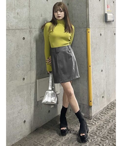 MURUA（ムルーア）の「フェイクレザーフラップミニスカート（スカート・レディース・アイボリー/ブラック/グレー・1/2）」の21枚目の写真