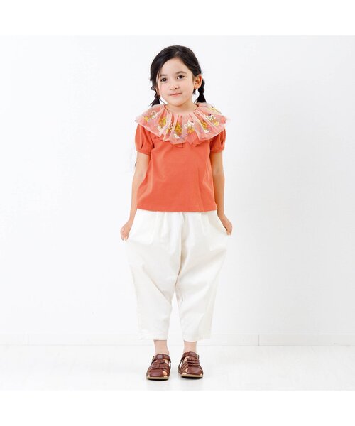 Seraph（セラフ）の「ボタニカル刺繍ラッフルカラートップス（Tシャツ/カットソー・キッズ・ブラック/オフホワイト/オレンジ・80/90/95/100/110/120/130/140）」の4枚目の写真