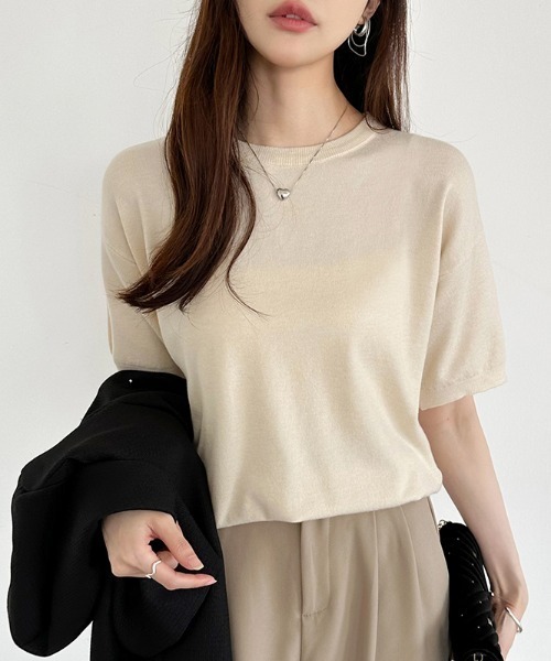 COCOMOMO（ココモモ）の「ジャケット合わせにも。大人のキレカジニット クルーネックニット きれいめ サマーニット 半袖ニット クルーネック ニット 半袖 オフィスカジュアル 春服 夏服 秋服（ニット/セーター・レディース・ブルー/イエロー/ピンク/ベージュ/ブラック/ホワイト/ライトブラウン/グリーン/ロイヤルブルー/グレー/ネイビー/ダークブラウン/ワインレッド/パープル・FREE）」の6枚目の写真