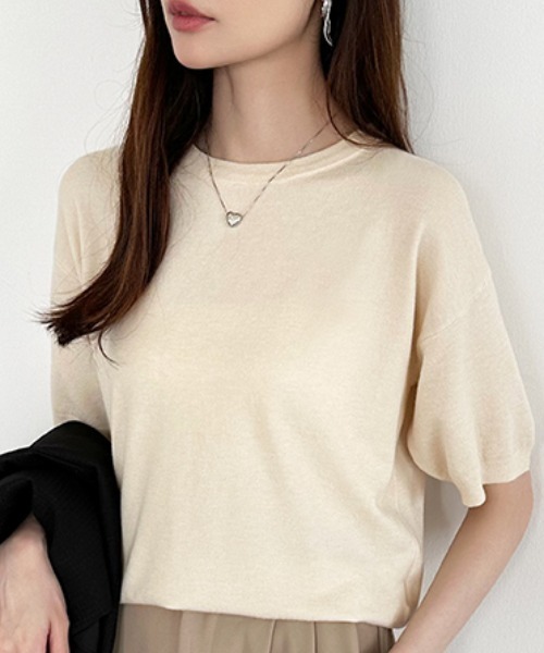 COCOMOMO（ココモモ）の「ジャケット合わせにも。大人のキレカジニット クルーネックニット きれいめ サマーニット 半袖ニット クルーネック ニット 半袖 オフィスカジュアル 春服 夏服 秋服（ニット/セーター・レディース・ブルー/イエロー/ピンク/ベージュ/ブラック/ホワイト/ライトブラウン/グリーン/ロイヤルブルー/グレー/ネイビー/ダークブラウン/ワインレッド/パープル・FREE）」の17枚目の写真