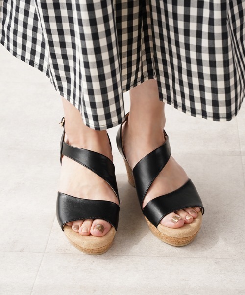 Piedi Nudi(ピエディヌーディ)の「アシンメトリー 美脚サンダル(サンダル・レディース・ベージュ/ブラック/ダークブラウン/グレー・M/LL/L/S)」の14枚目の写真