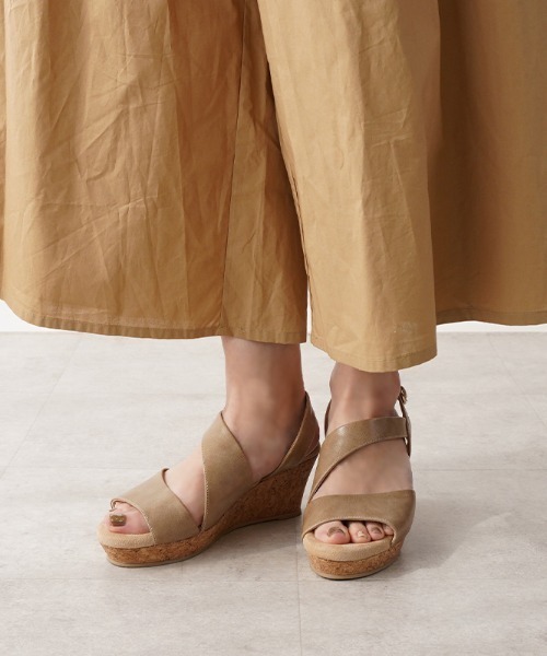 Piedi Nudi(ピエディヌーディ)の「アシンメトリー 美脚サンダル(サンダル・レディース・ベージュ/ブラック/ダークブラウン/グレー・M/LL/L/S)」の22枚目の写真