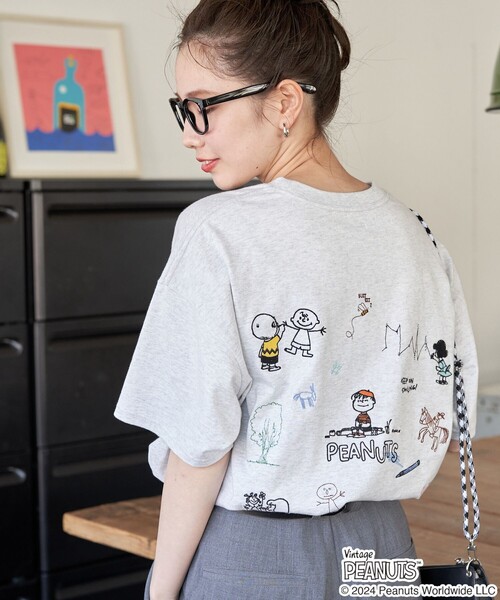 FREAK'S STORE（フリークスストア）の「オリジナル展開　PEANUTS/ピーナッツ　PEANUTS バック 刺繍 半袖 Tシャツ（Tシャツ/カットソー・レディース・オフホワイト/ブラック/パープル/ライトグレー/ピンク・MEDIUM/LARGE）」の3枚目の写真