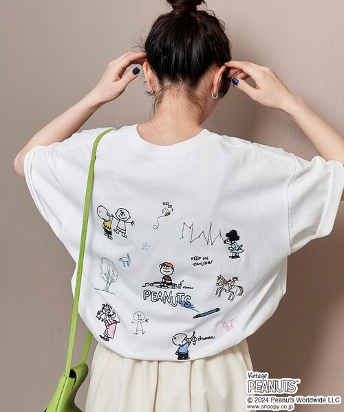 FREAK'S STORE（フリークスストア）の「オリジナル展開　PEANUTS/ピーナッツ　PEANUTS バック 刺繍 半袖 Tシャツ（Tシャツ/カットソー・レディース・オフホワイト/ブラック/パープル/ライトグレー/ピンク・MEDIUM/LARGE）」の6枚目の写真