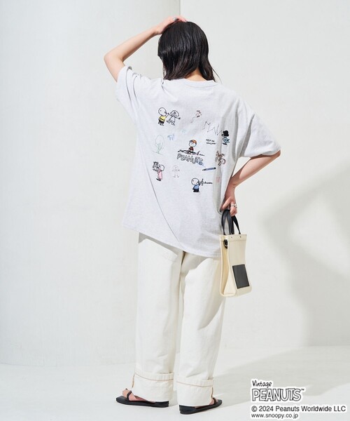 FREAK'S STORE（フリークスストア）の「オリジナル展開　PEANUTS/ピーナッツ　PEANUTS バック 刺繍 半袖 Tシャツ（Tシャツ/カットソー・レディース・オフホワイト/ブラック/パープル/ライトグレー/ピンク・MEDIUM/LARGE）」の16枚目の写真