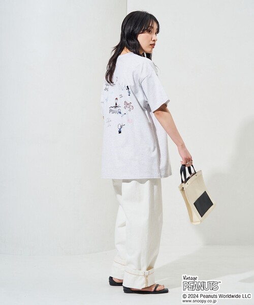 FREAK'S STORE（フリークスストア）の「オリジナル展開　PEANUTS/ピーナッツ　PEANUTS バック 刺繍 半袖 Tシャツ（Tシャツ/カットソー・レディース・オフホワイト/ブラック/パープル/ライトグレー/ピンク・MEDIUM/LARGE）」の21枚目の写真