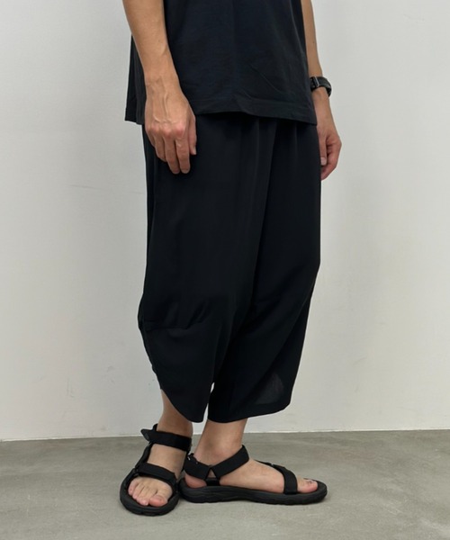 NAVY（ネイビー）の「接触冷感　レーヨンバルーンクロップトパンツ　サルエルパンツ　アラジンパンツ（その他パンツ・メンズ・ネイビー/グリーン/ブラック/グレー・M/L/XL）」の2枚目の写真