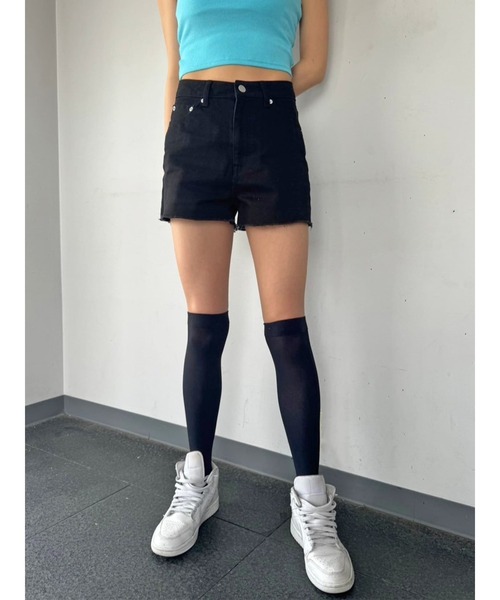 EGOIST（エゴイスト）の「ヘムカットオフショートパンツ（デニムパンツ・レディース・ホワイト/ブラック/ブルー・S/M）」の2枚目の写真