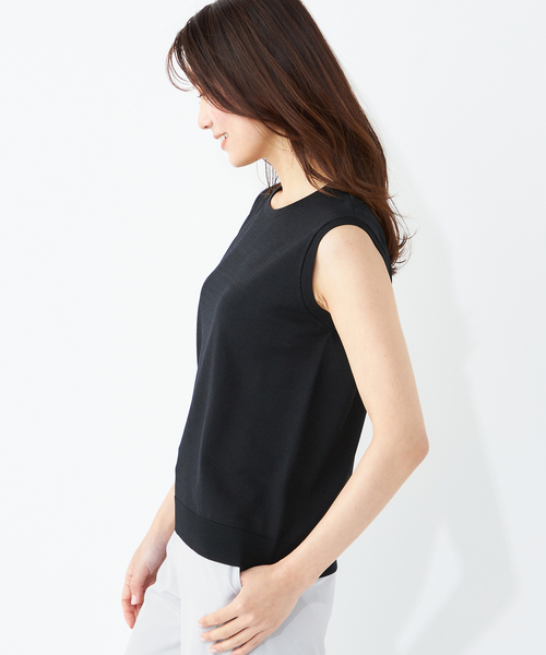 A/C DESIGN BY ALPHA CUBIC（エーシーデザインバイアルファキュービック）の「【接触冷感・洗濯可能】毛玉になりにくいノースリーブプルオーバー（ニット/セーター・レディース・ブラック/オフホワイト/ライトグレー・M/L）」の4枚目の写真