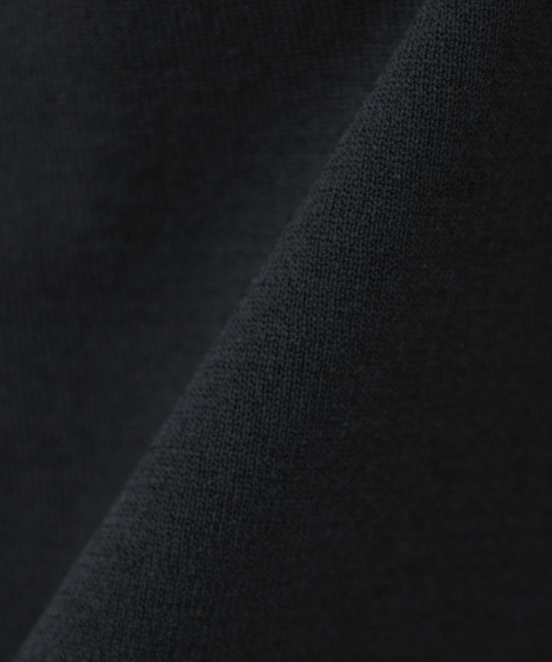 A/C DESIGN BY ALPHA CUBIC（エーシーデザインバイアルファキュービック）の「【接触冷感・洗濯可能】毛玉になりにくいノースリーブプルオーバー（ニット/セーター・レディース・ブラック/オフホワイト/ライトグレー・M/L）」の9枚目の写真